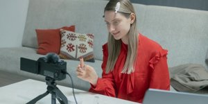 Tvořte jako profesionálové: Canon představil PowerShot V1, EOS R50 V a RF-S 14-30mm IS STM PZ