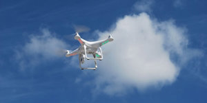 https://cdn.alza.cz/Foto/ImgGalery/Image/Article/dron-thumbnail.jpg