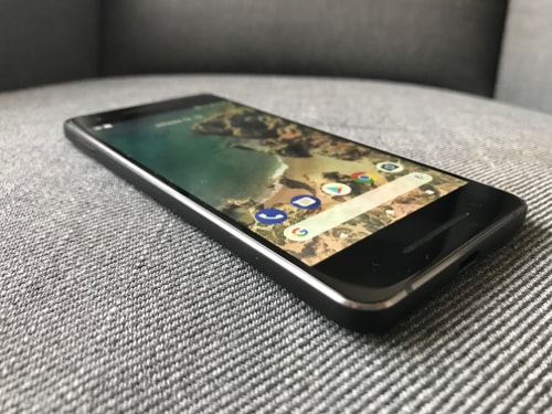 Google Pixel 2, přední strana, displej