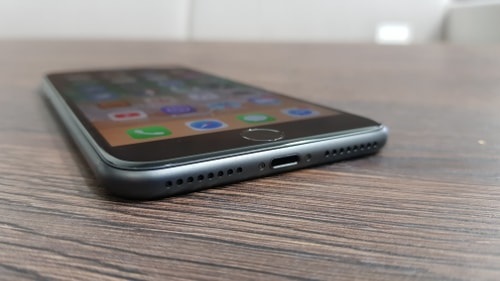 iPhone 8, charging port