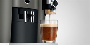 Nový plně automatický kávovar JURA S8 ohromí bohatou funkční výbavou a zaujme sofistikovaným designem