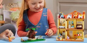 Auswahl eines Spielzeugs für ein Mädchen von 4 bis 5 Jahren