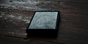 https://cdn.alza.cz/Foto/ImgGalery/Image/Article/mobil-pod-vodou-maly-pexels-001.jpg