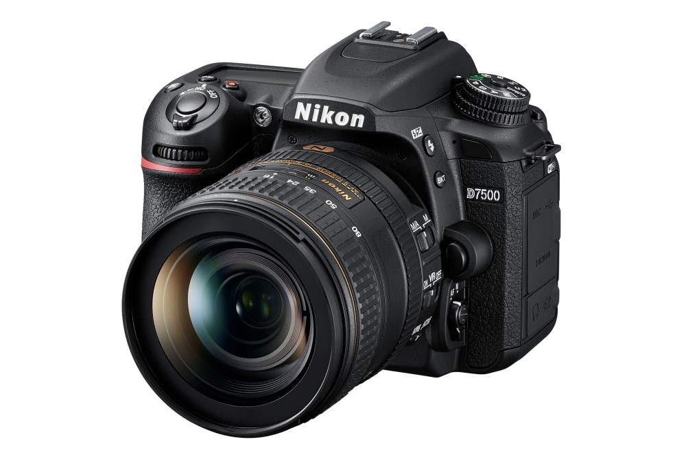 Nikon D7500; celkový pohled