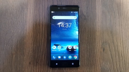 Nokia 8, přední strana, displej