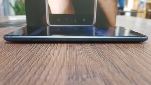Nokia 8, slot pro SIM kartu