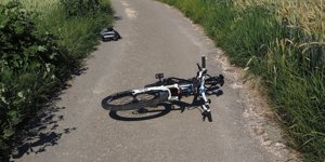Od odřeniny po zlomeninu: Ošetření ran nejen po pádu z kola pro dospělé a děti