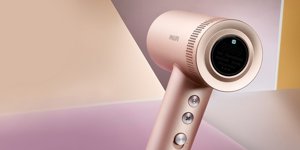 Seznamte se s ultrarychlým vysoušečem vlasů Philips 8000 s technologií ThermoShield Advanced