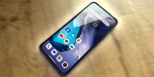 Vivo V50 (RECENZE): Profi studiové svícení i dlouhá výdrž baterie, přesto designovka od Viva není bez chyby