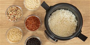 Mi az a rizsfőző és hogyan működik (RECEPTEKKEL)
