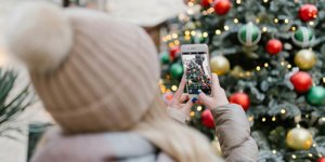 Telefon k Vánocům: Radost uděláte novým i starším modelem, potěší rovněž příslušenství