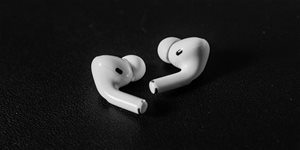 True Wireless – co jsou „skutečně bezdrátová“ sluchátka a mají nějaké nevýhody?