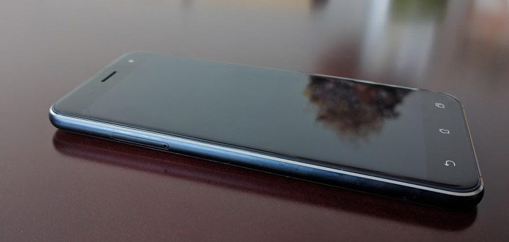 Tělo z kovu a skla a působivý design představují hlavní taháky Asus ZenFone 3. Asus ZenFone 3, tělo z kovu a skla