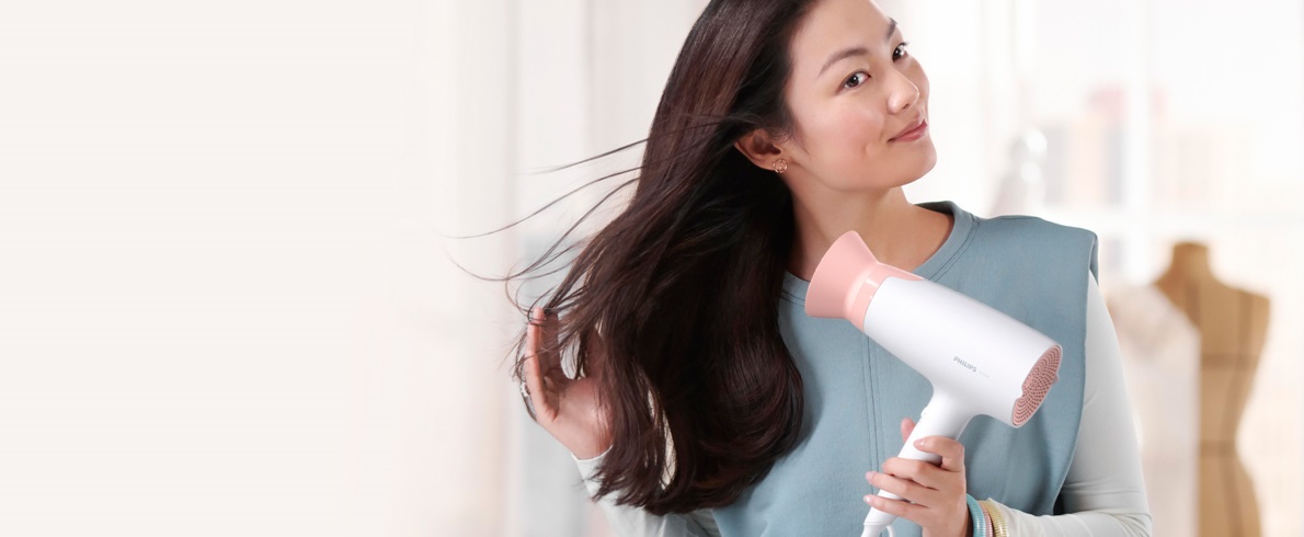 Optimal combination of warm and cool air Hair dryer Philips BHD300/00 Series 3000
