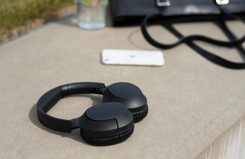 Wireless headphones GoGEN HBTM 45B black