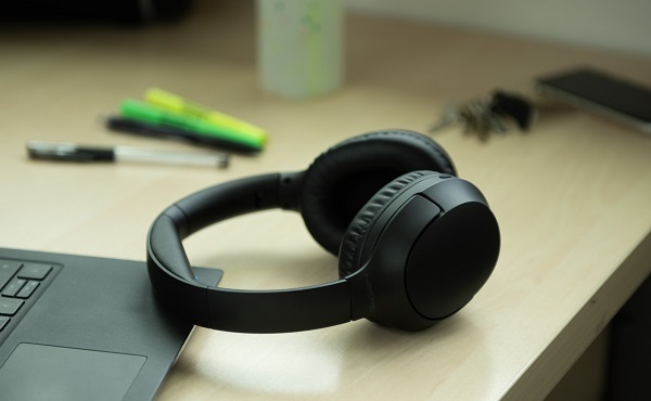 Wireless headphones GoGEN HBTM 45B black