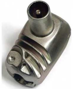 Zahnutý IEC konektor