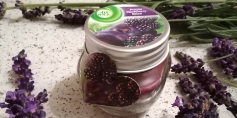 Vyskúšali sme pre vás: sviečka AIRWICK Purple Blackberry Spice