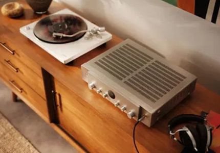 Marantz zesilovač