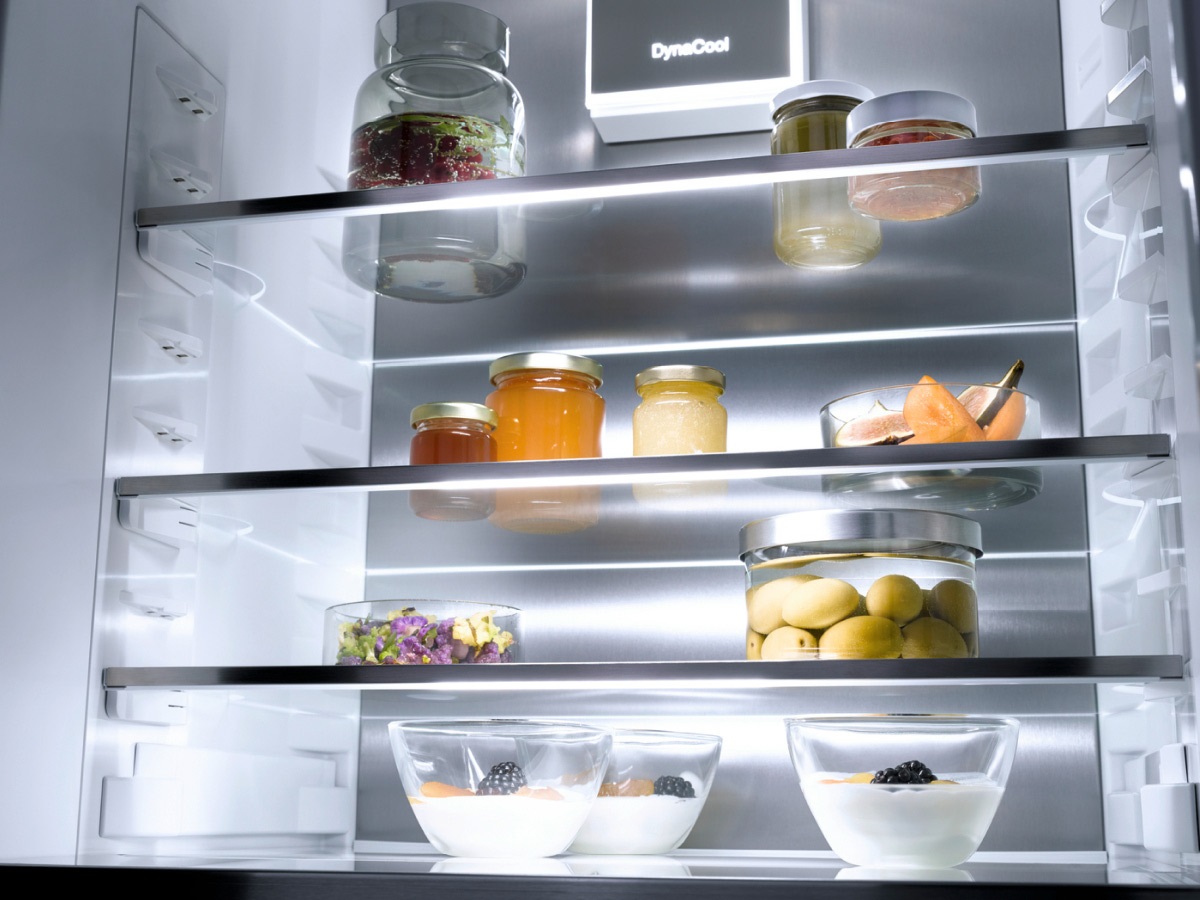 Vestavná lednice MIELE K 7774 D s mrazákem nahoře Vestavná lednice MIELE K 7774 D s mrazákem nahoře
