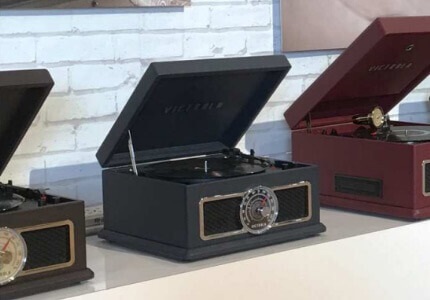 Gramofon Victrola VTA 810B