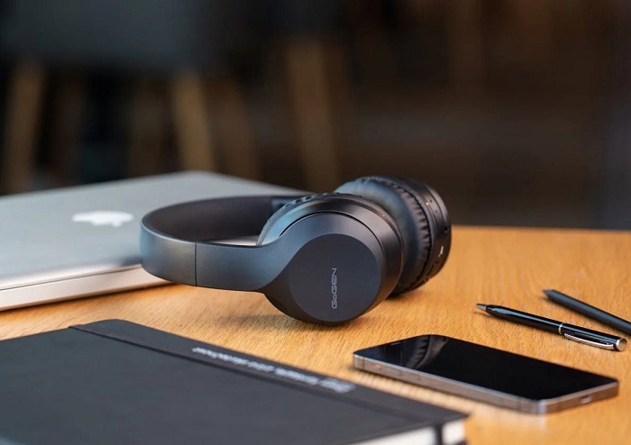 Wireless headphones GoGEN HBTM 45B black Wireless headphones GoGEN HBTM 45B black