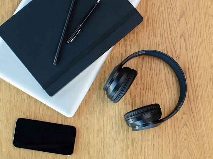 Wireless headphones GoGEN HBTM 45B black Wireless headphones GoGEN HBTM 45B black