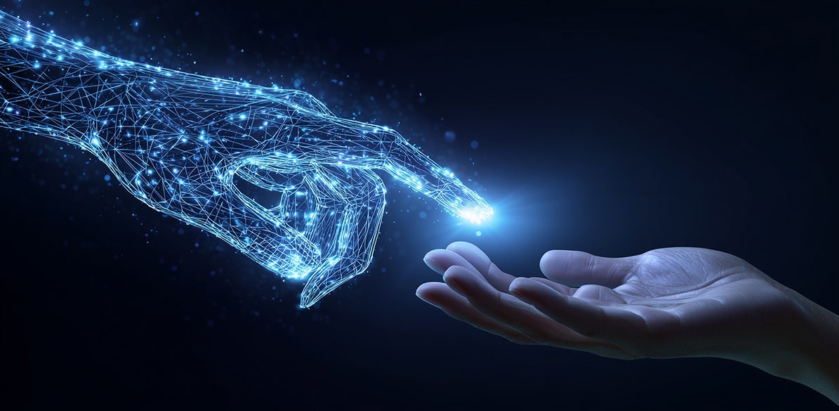 Umělá inteligence: lidska ruka a AI