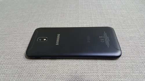 Mobilní telefon Samsung Galaxy J5 zezadu