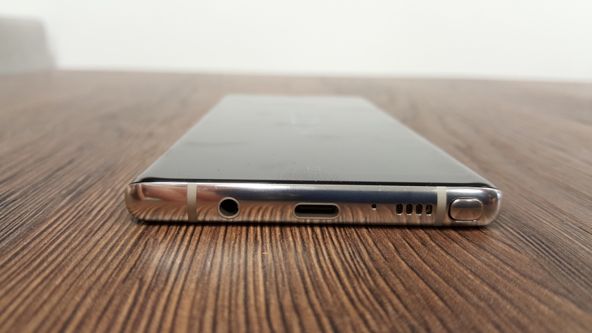 Telefon Samsung Galaxy Note8 – dolní strana