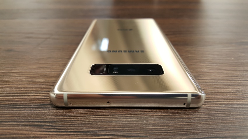 Telefon Samsung Galaxy Note8 – horní strana