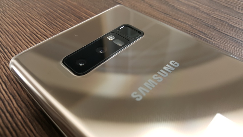 Čtečka otisků prstů na zádech telefonu Samsung Galaxy Note8