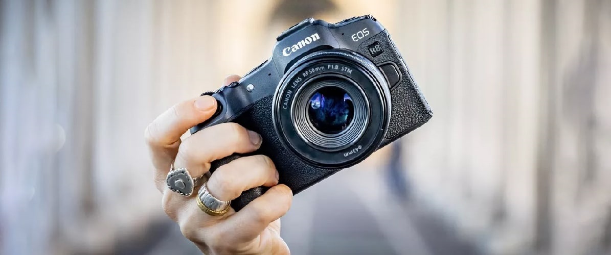 Test Canon EOS R8: jak obstál v recenzi?
