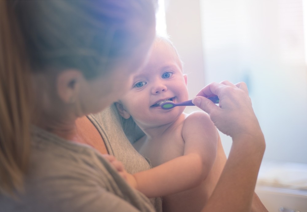 Dětem s péčí o zuby je třeba pomáhat až do cca 12 let