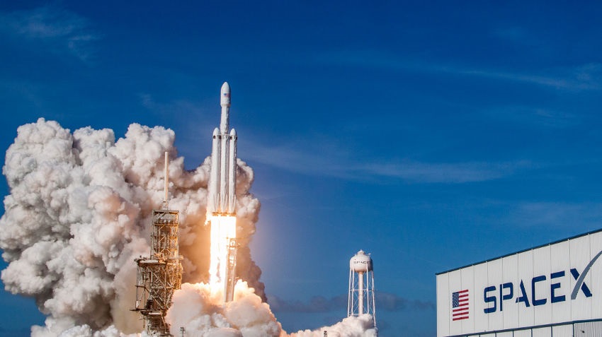 ELON MUSK: Tesla, SpaceX a hledání fantastické budoucnosti 