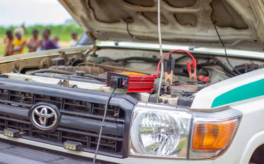 Toyota Land Cruiser 70, autobaterie, nabíjení