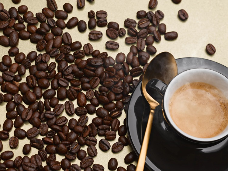 Automatický kávovar Miele CM 6160 MilkPerfection napomáha k lepšiemu rozvinutiu vône pripravovanej kávy