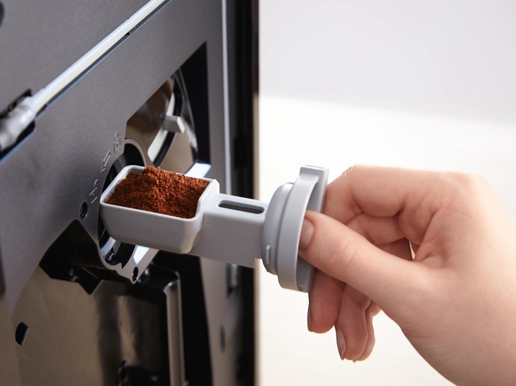 Automatický kávovar Miele CM 6360 s komorou na mletú kávu