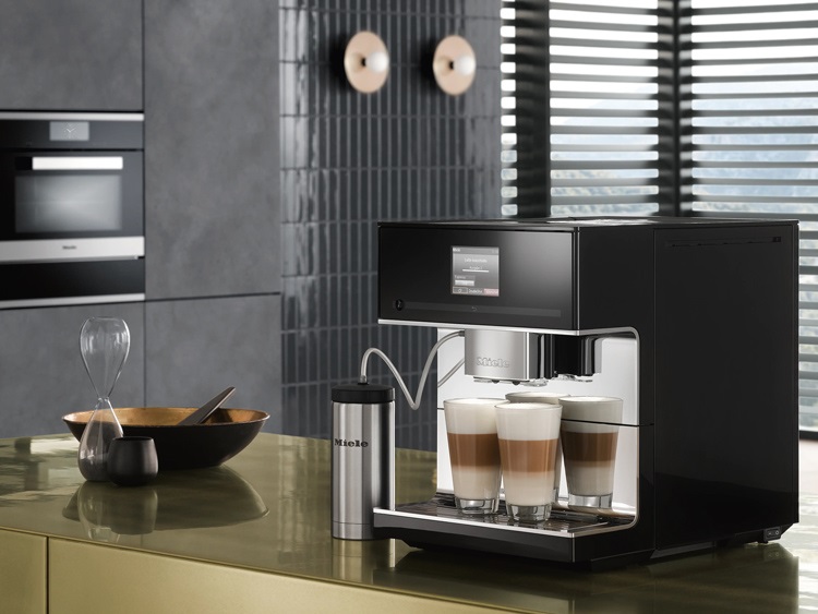 Automatický kávovar Miele CM 6360 obsidián čierny a bronzový PearlFinish
