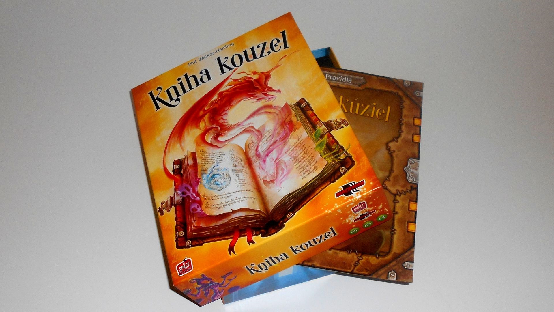 Kniha kouzel; foto: obal