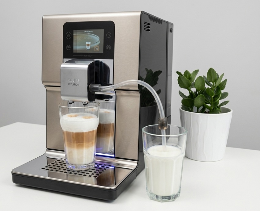 Příprava mléčných nápojů s kávovarem KRUPS Intuition Experience Hot&Cold