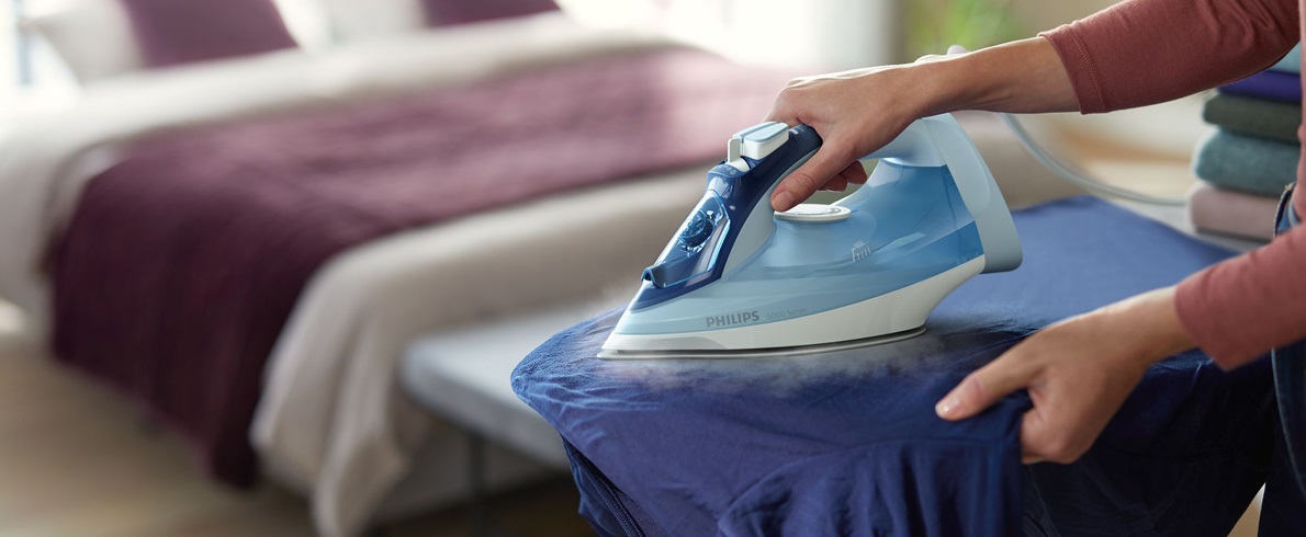 Unrestricted ironing Philips Series 500 Steam Iron DST5030/20