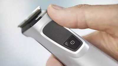 the rubber handle of the Philips Series 7000 MG7715/15 trimmer ensures maximum comfort and control over the shaver