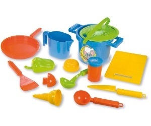 Geschirr für die Kinderküche aus Kunststoff