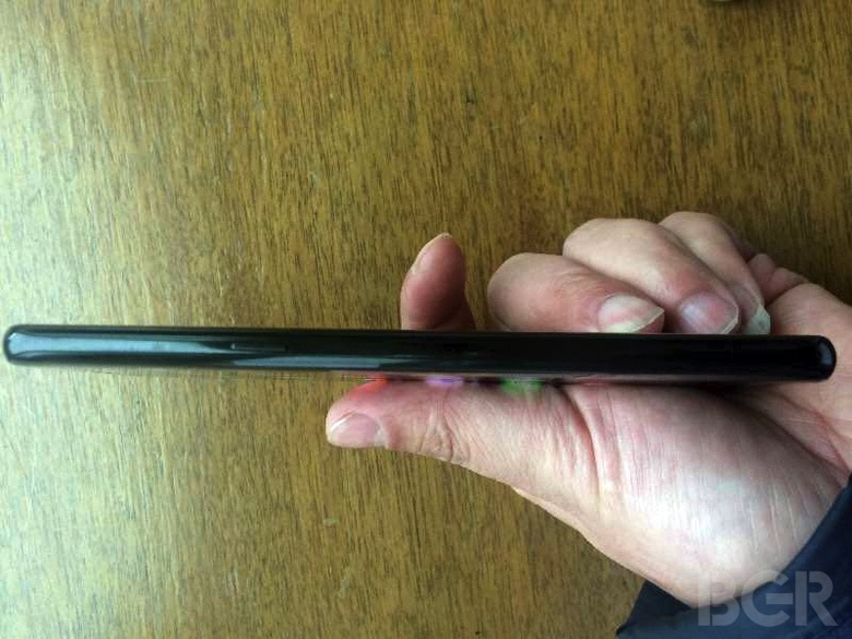 Samsung Galaxy S8 - boční strana