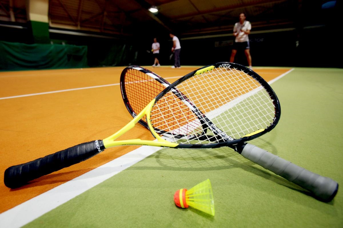 Crossminton - to nejlepší z tenisu, badmintonu a squashe