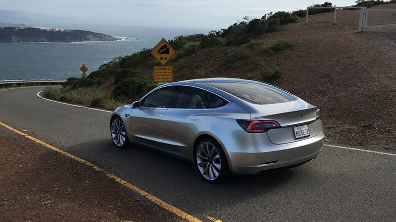 Tesla Model 3, zadná časť