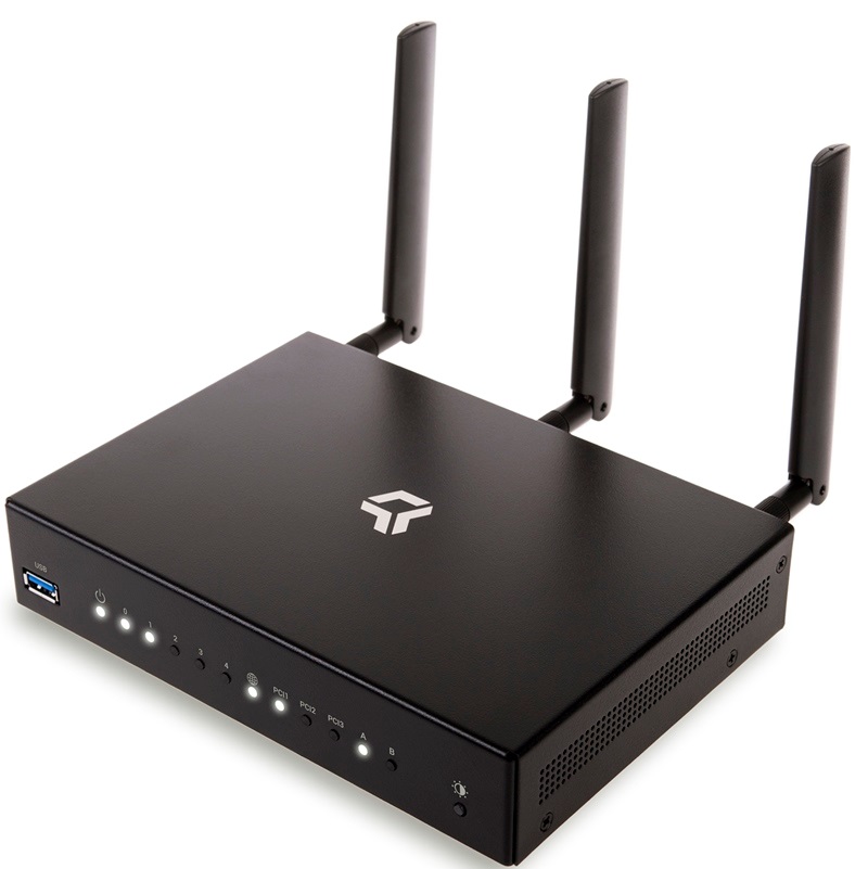 Router Turris Omnia – pohľad zboku