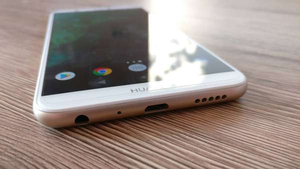 Huawei P smart fotka – detail na konektory