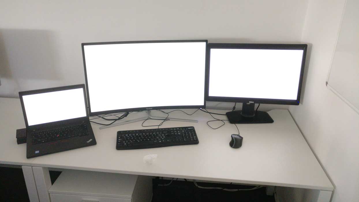 Monitor ViewSonic XG3202-C srovnání bílé barvy